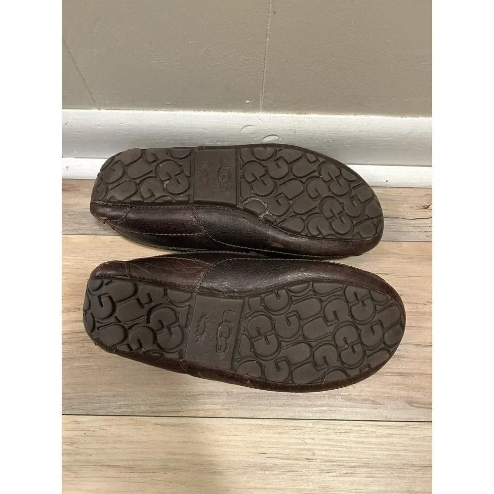 UGG Ascot Leather / Sheepskin Slipper in China Tea US Mens Size 9